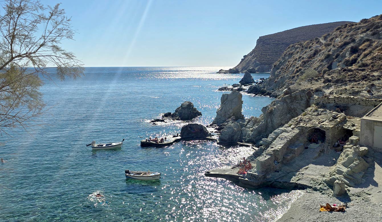Vue d'en haut de la plage de Galfos