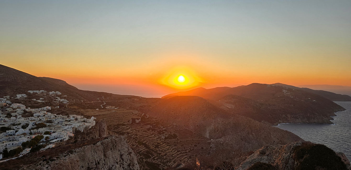 Les vues de Folegandros au coucher du soleil