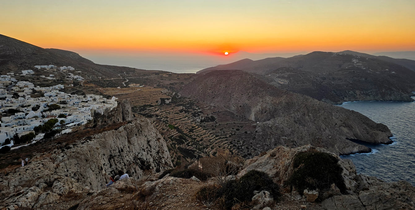 Les vues de Folegandros au coucher du soleil