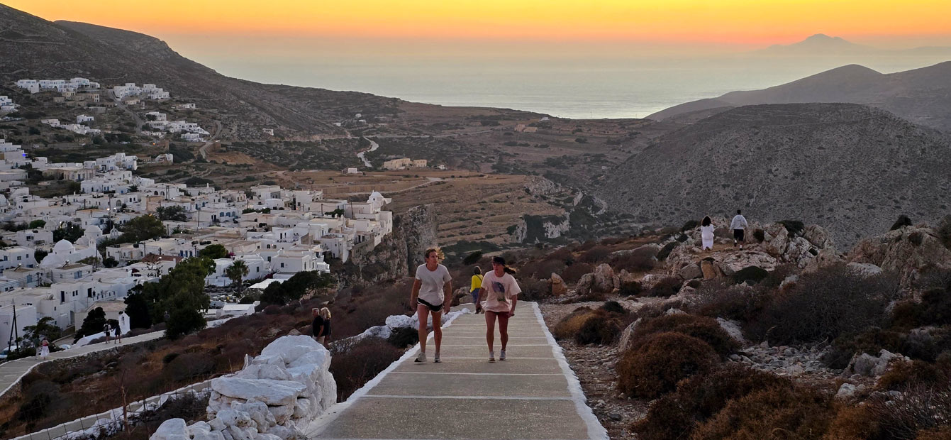 Les vues de Folegandros au coucher du soleil