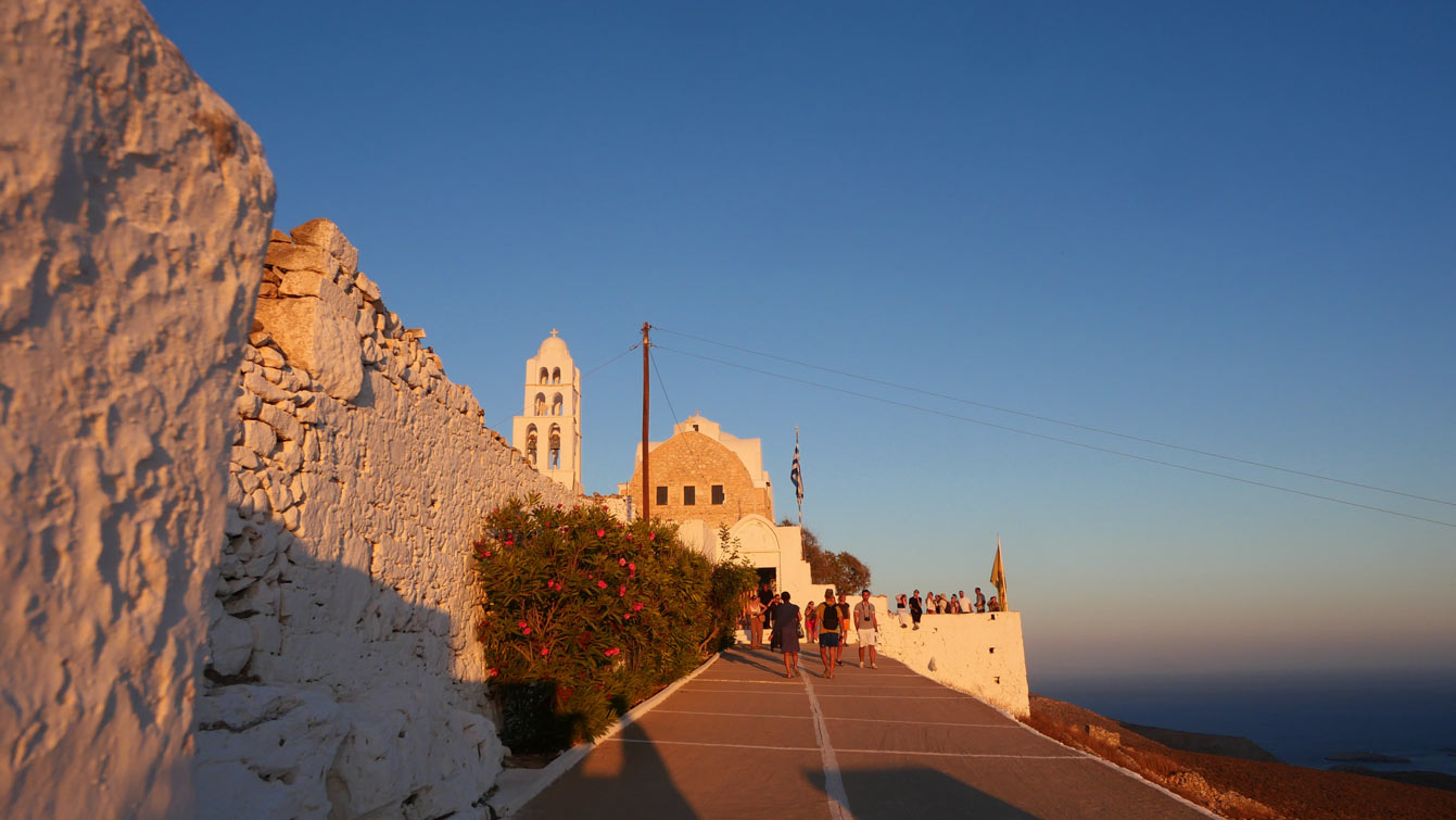 sur la route : Visiter l'église de Panagia à Folegandros
