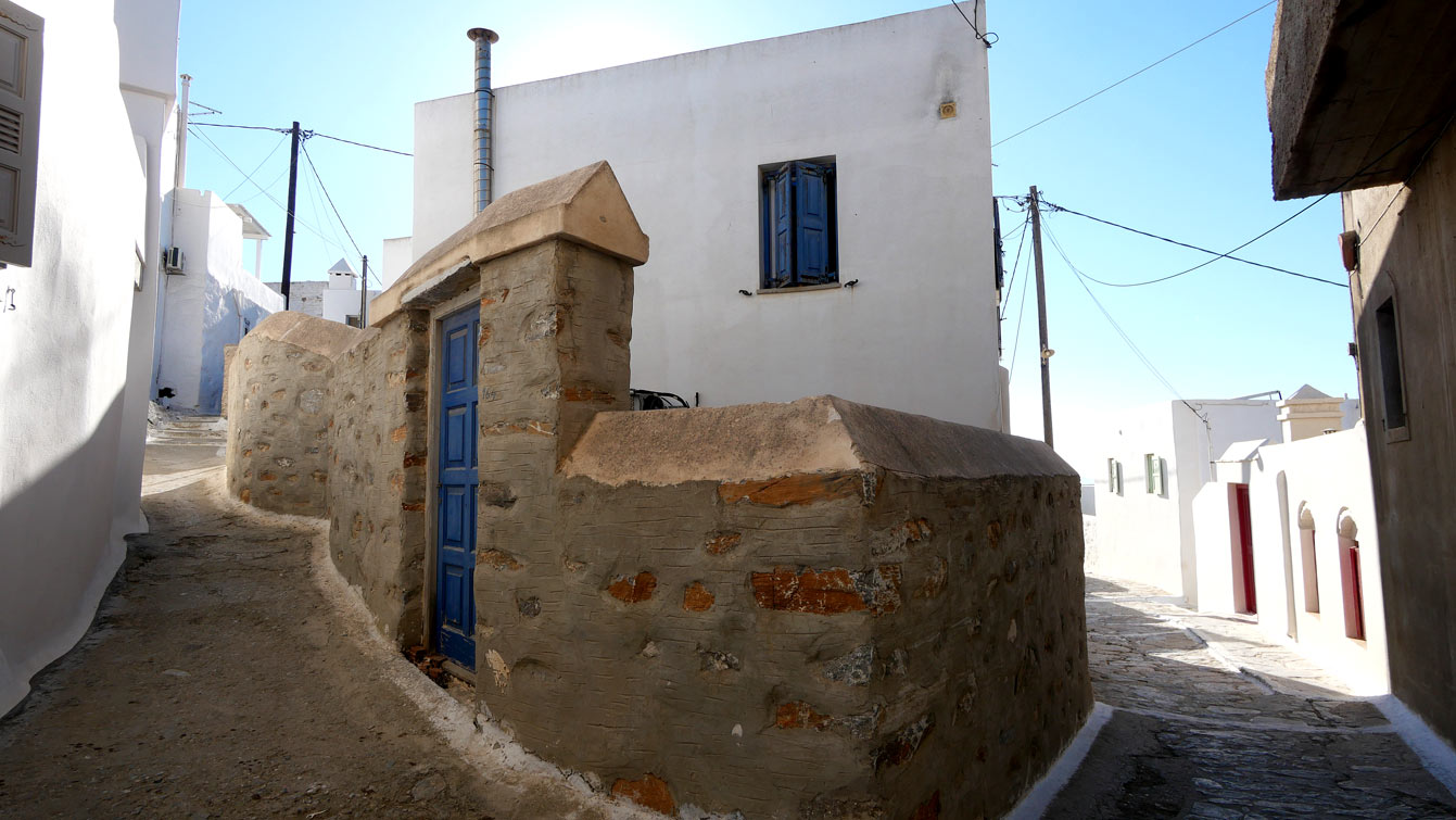 ruelles étroites dans la chora d'Amorgos