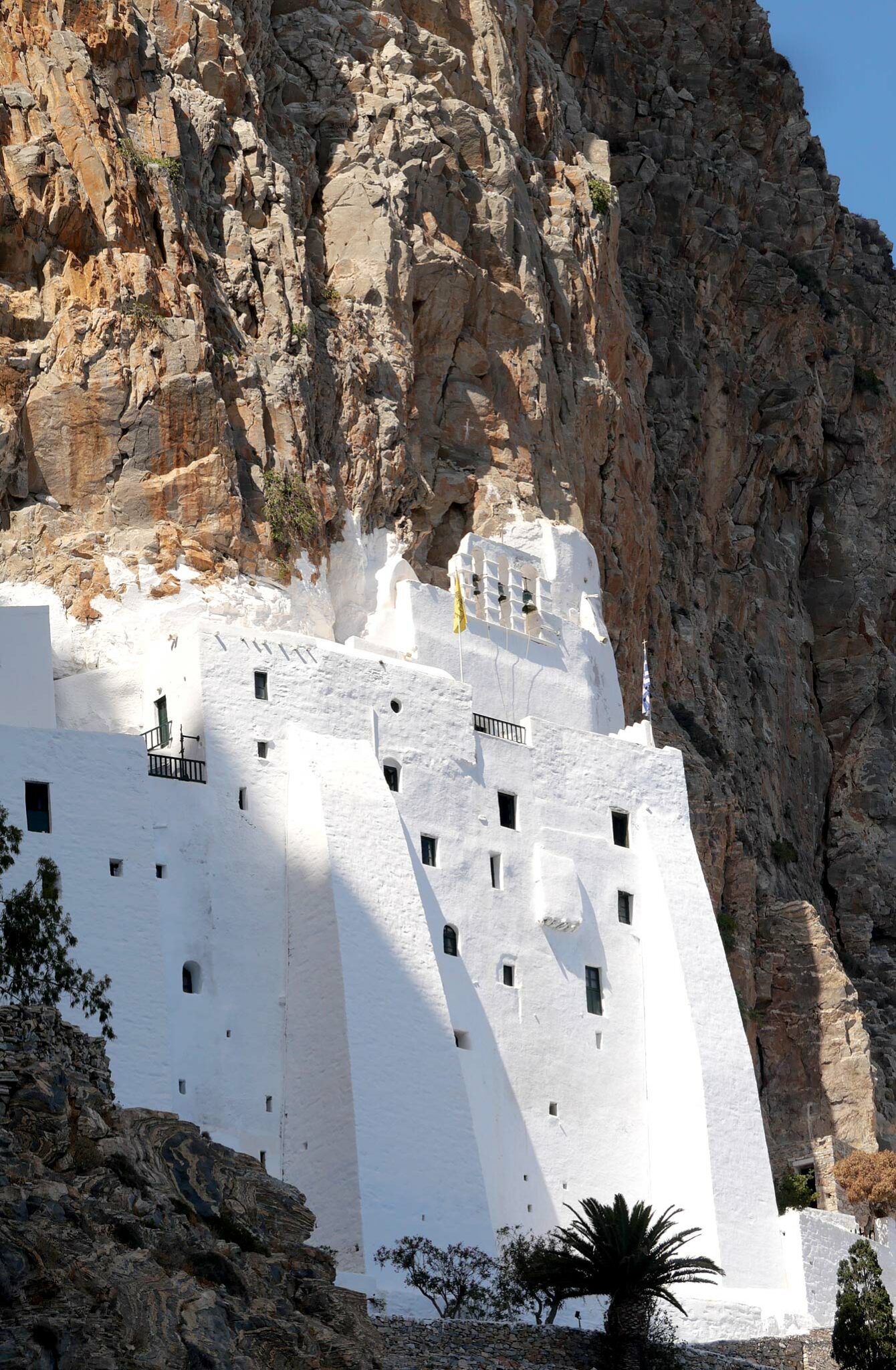 Le monastère de la Chozoviótissa, joyau accroché à la falaise d'Amorgos