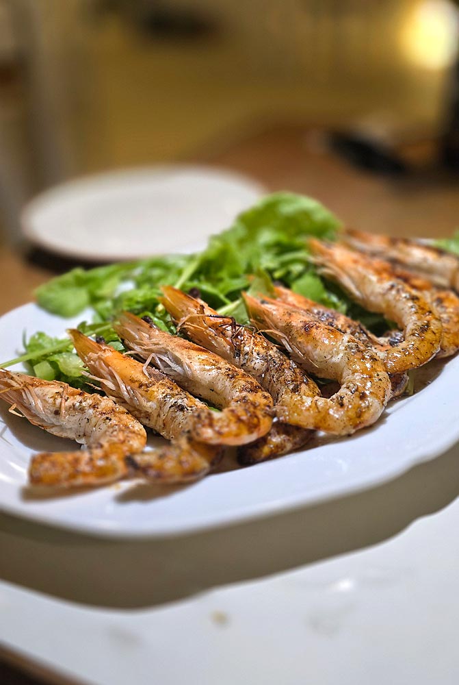 Crevettes grillées avec salade
au restaurant Anemi, Katapola, Amorgos