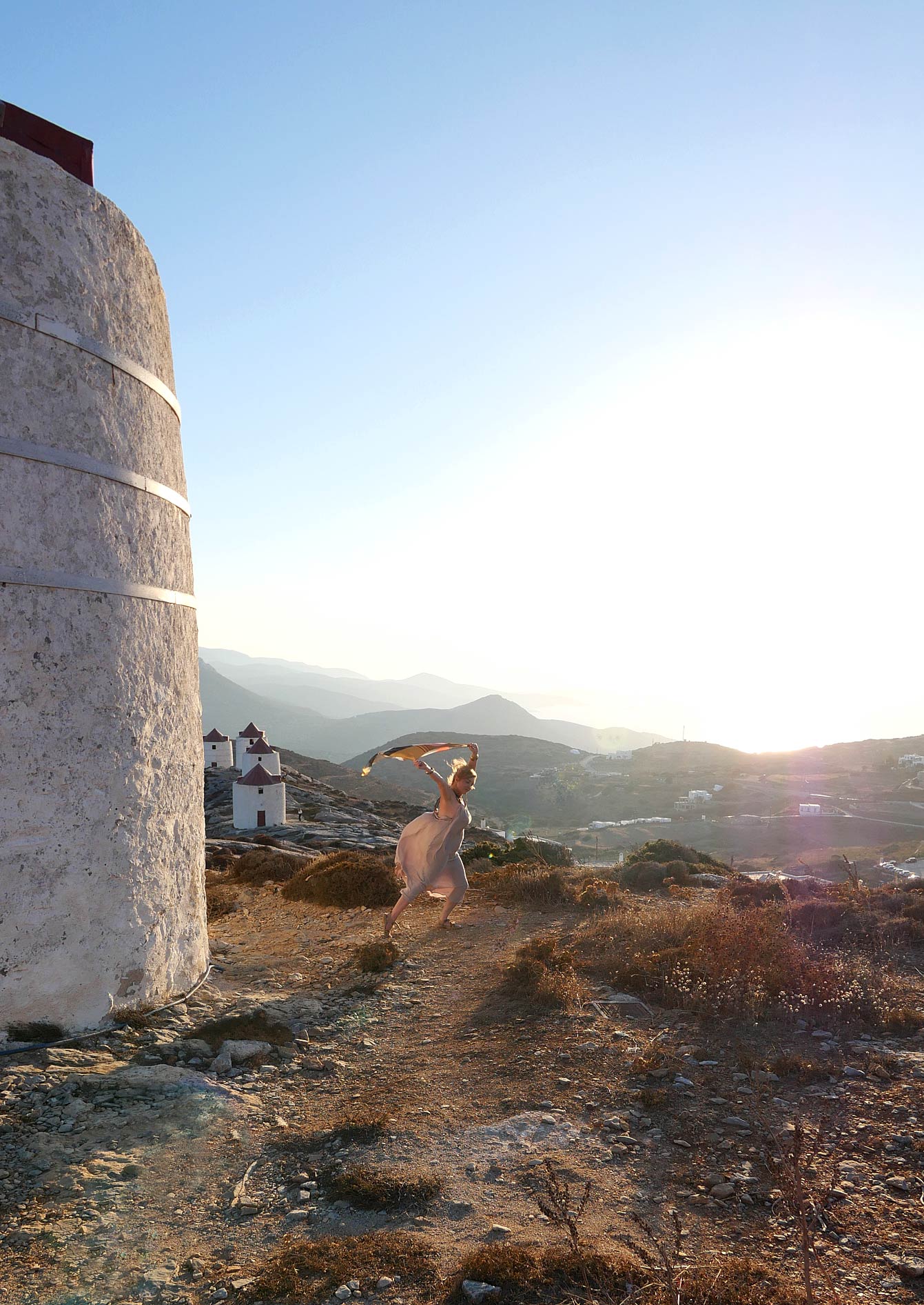 shooting photo pendant le melem : Coucher de soleil sur les moulins à vent d’Amorgos