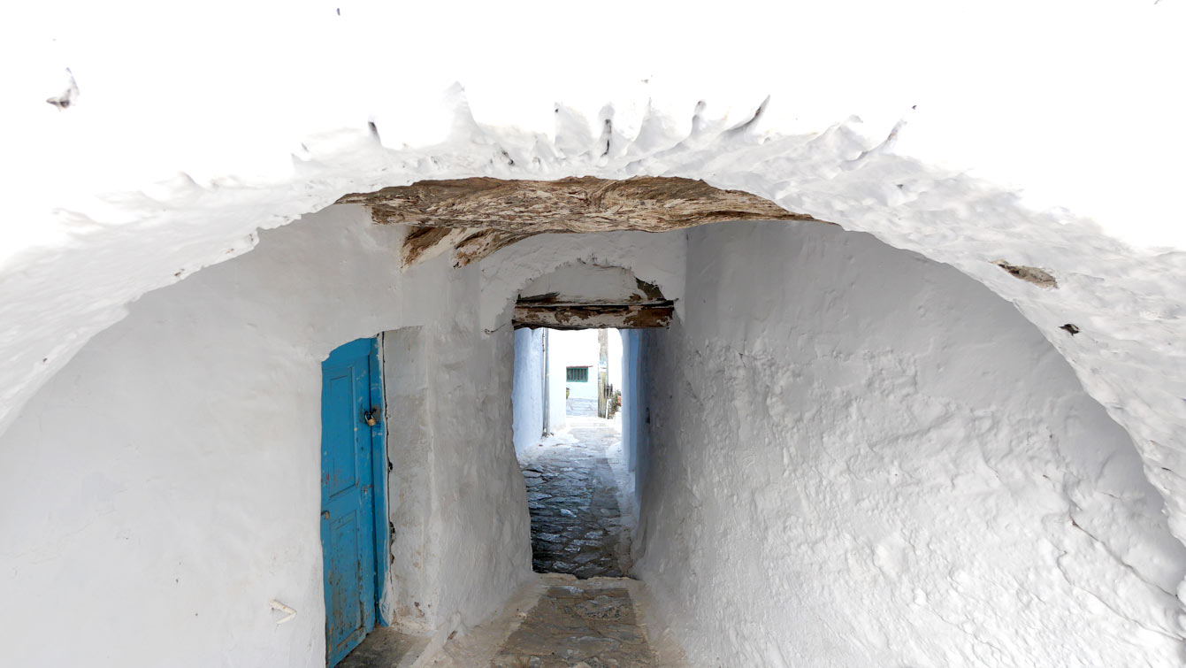 ruelles étroites dans la chora d'Amorgos