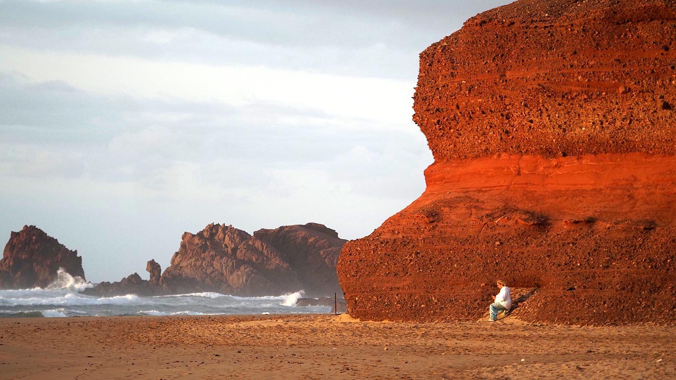 L'arche sur la plage de Legzira au Maroc