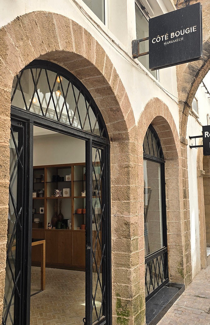 La devanture de a boutique "coté bougies" à Essaouira