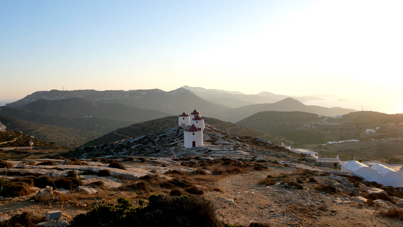 Coucher de soleil sur les moulins à vent d’Amorgos