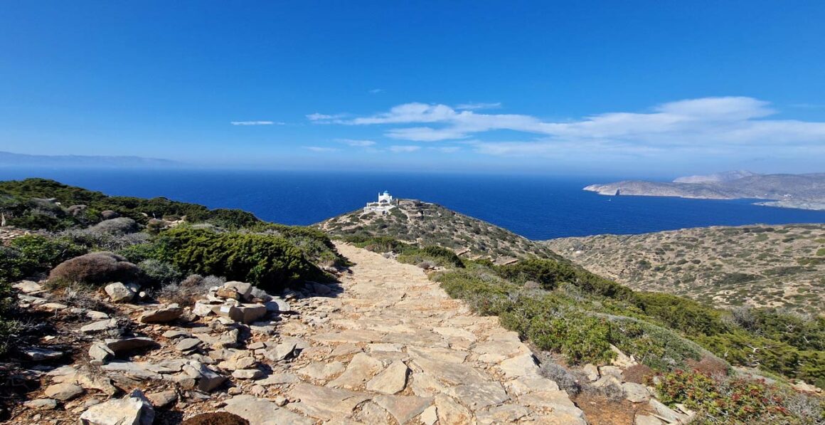 sentier pour se rendre à l'Ancienne Arkesini à Amorgos