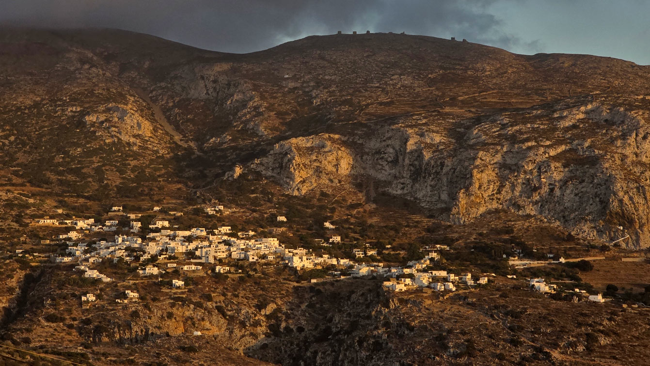 Vue du village de Lagada depuis Tholaria
