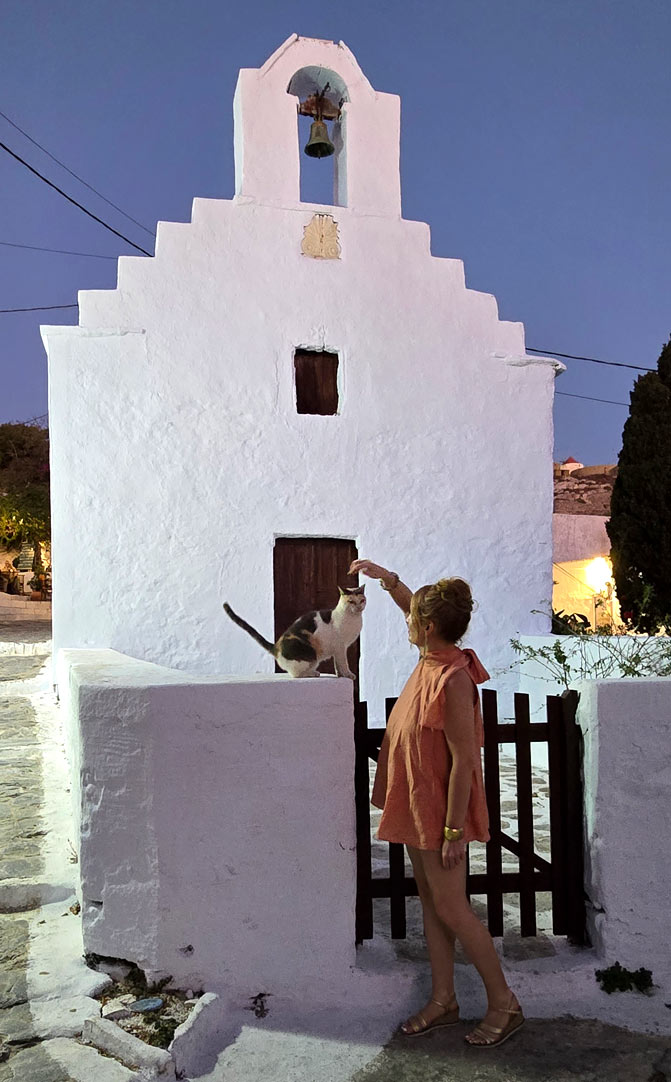 chapelle et chat à Amorgos