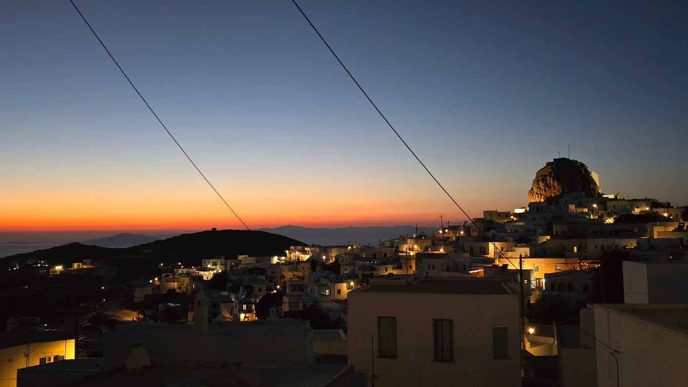 La chora d'Amorgos vu de nuit
