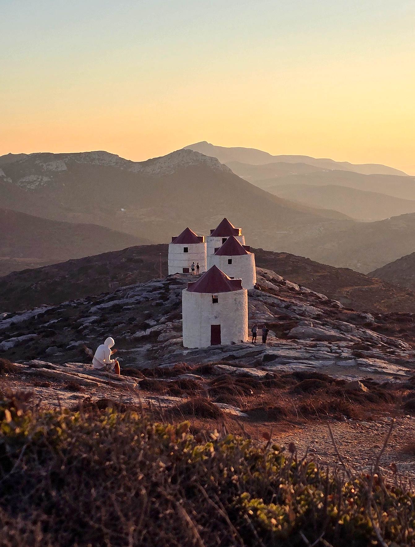 Coucher de soleil sur les moulins à vent d’Amorgos