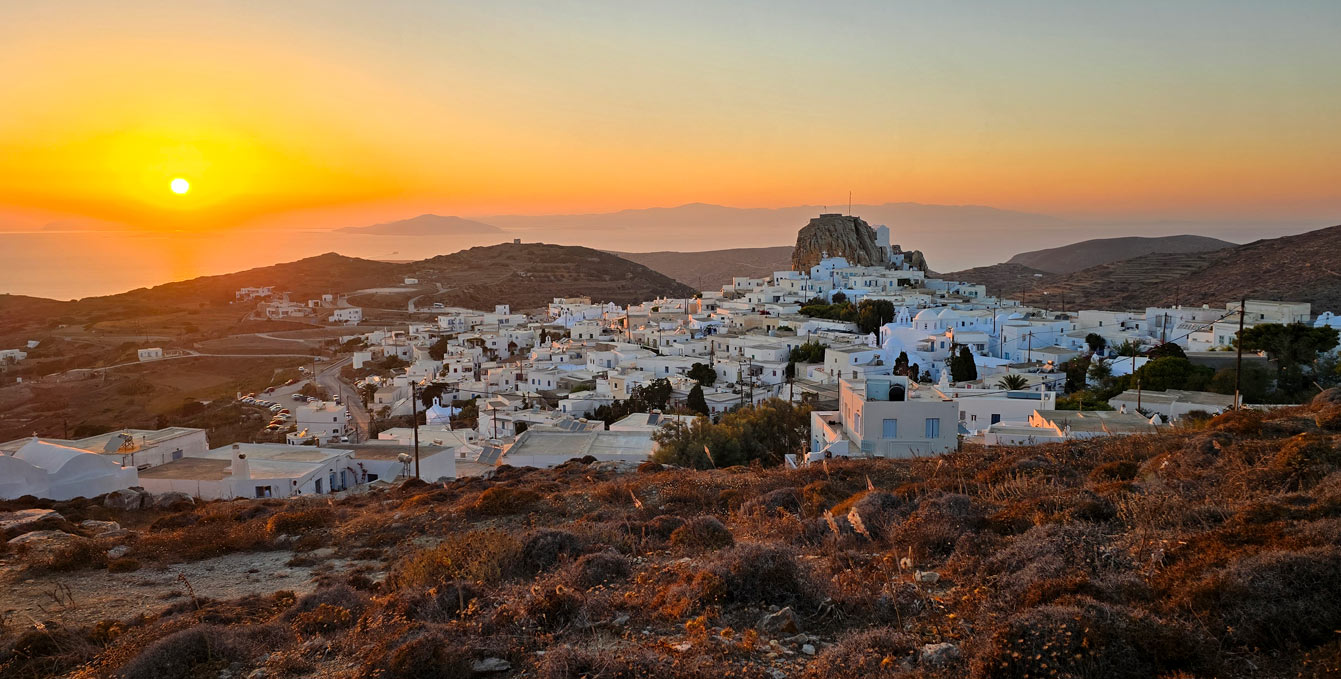 Coucher de soleil sur les moulins à vent d’Amorgos