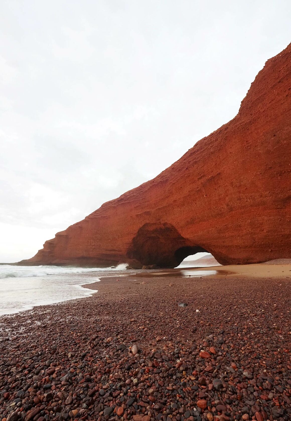 L'arche sur la plage de Legzira au Maroc