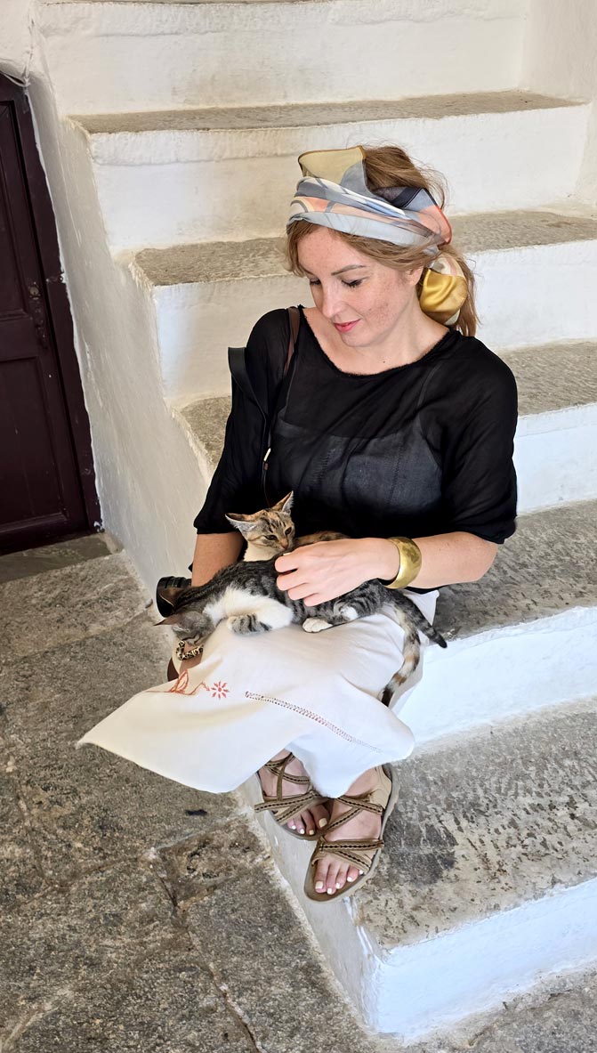 les chats du monastère de la Chozoviótissa, d'Amorgos