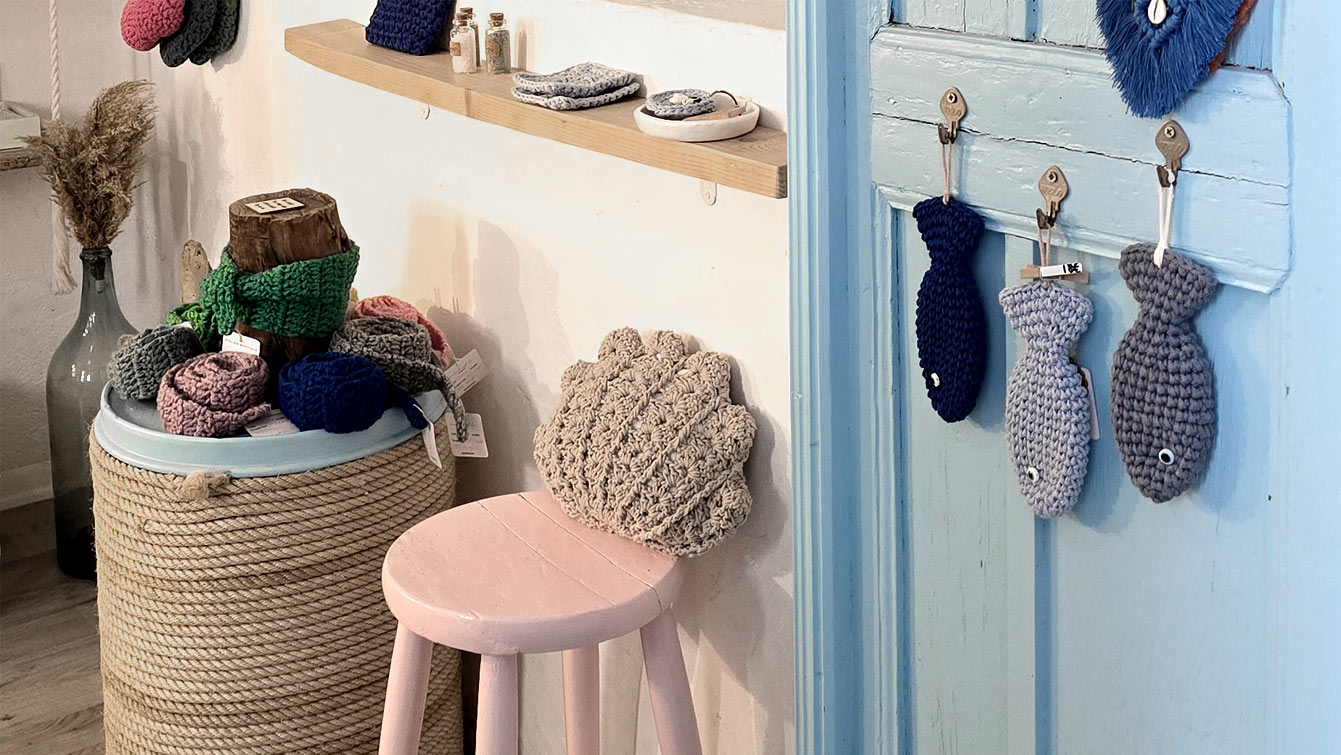 Coquillages, poissons, ceintures en crochet chez Agapi