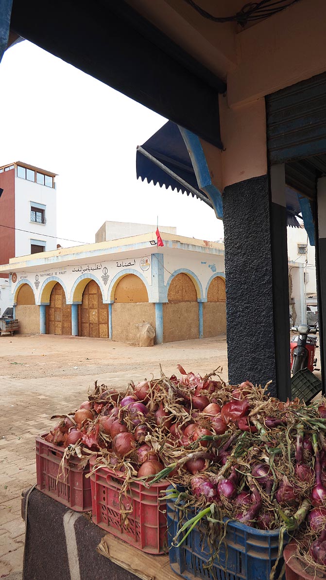 marché de Mirleft et étals d'oignons