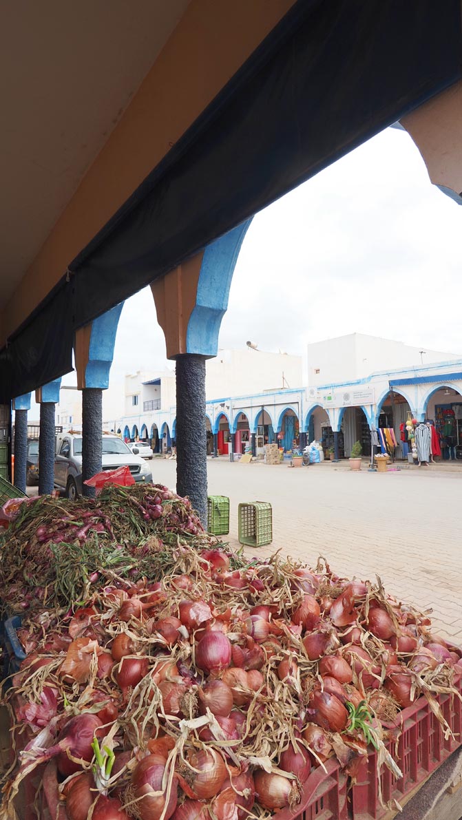 marché de Mirleft et étals d'oignons