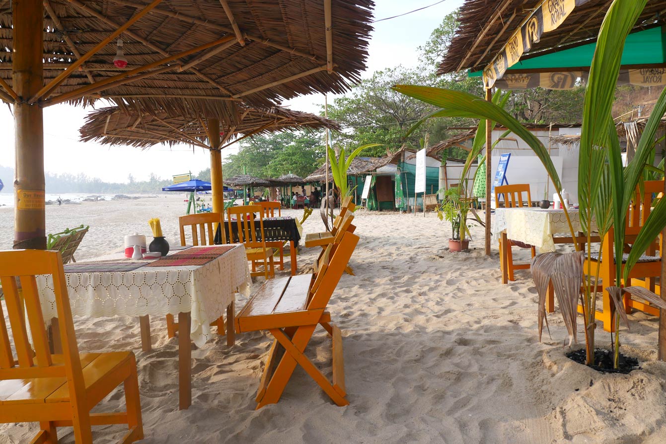 oasis-beach-bbq-restaurant-ngapali-02