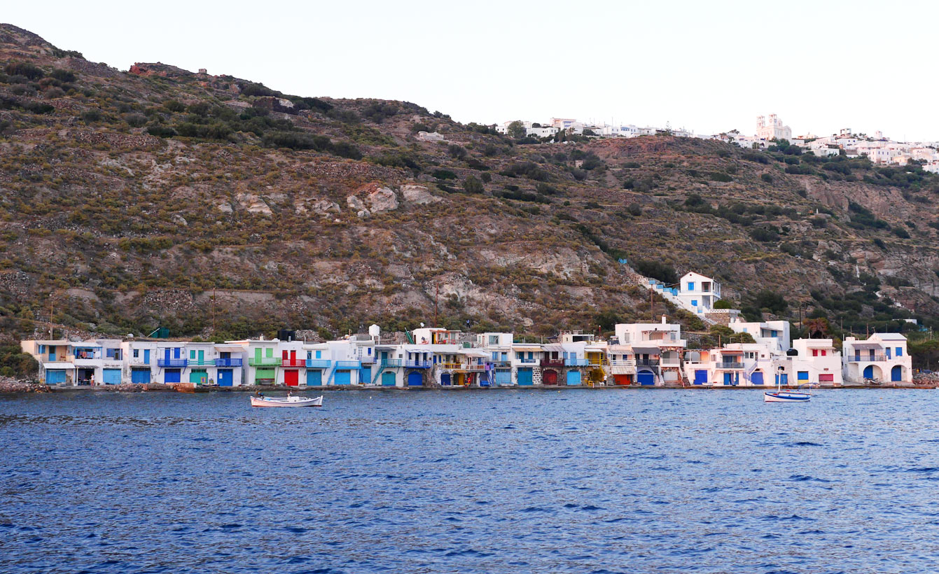Milos : tour en bateau, village multicolore de Klima