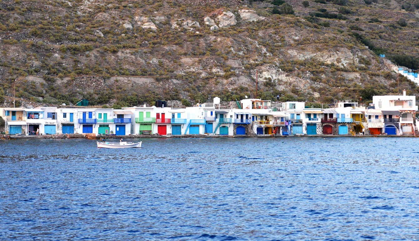 Milos : tour en bateau, village multicolore de Klima