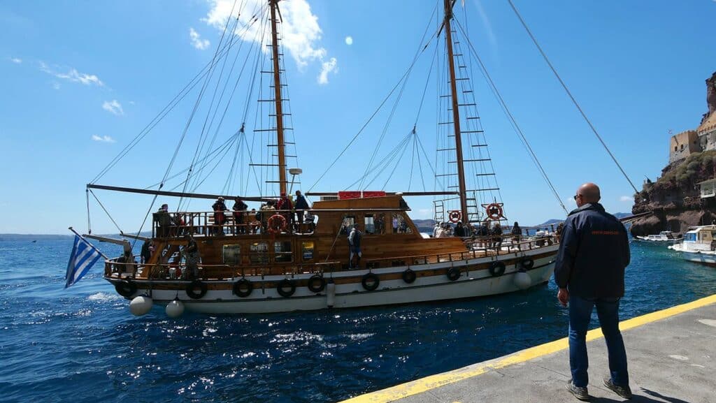 croisière en bateau à Santorin
