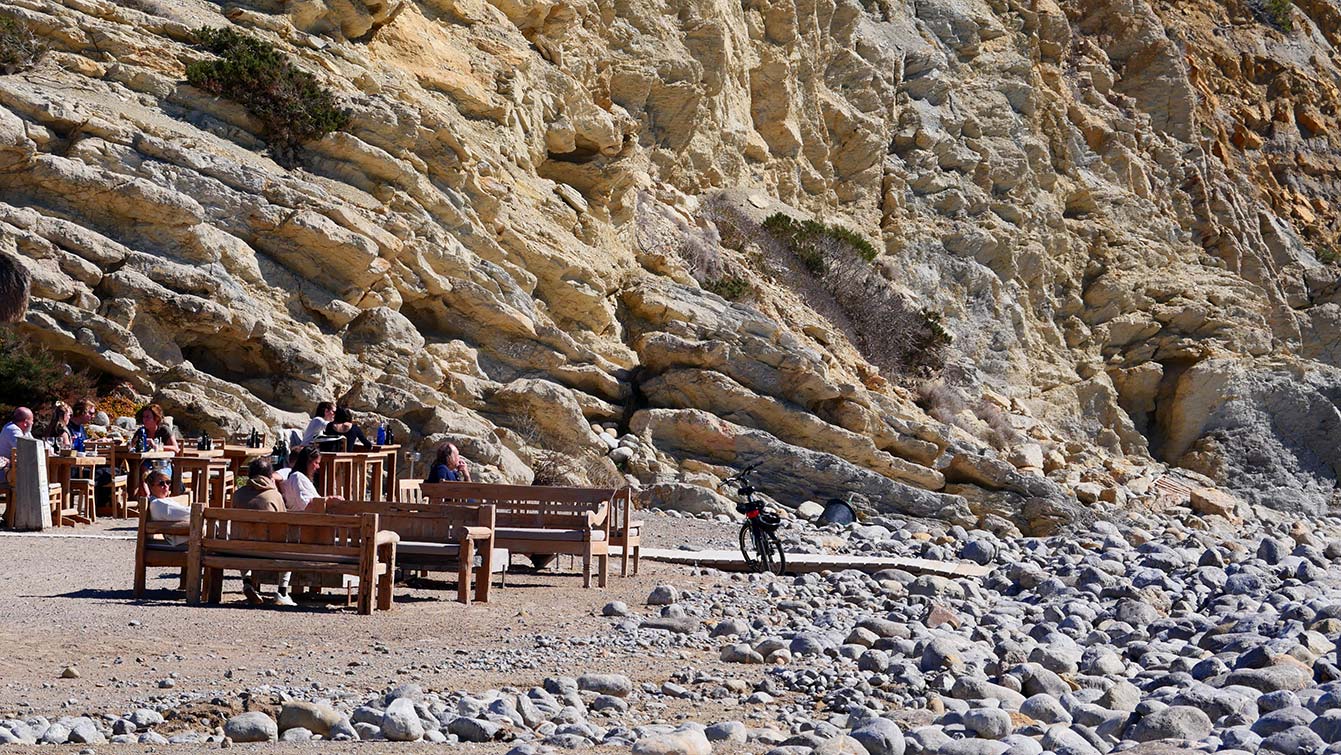 Cala Jondal : une plage branchée au sud d'Ibiza