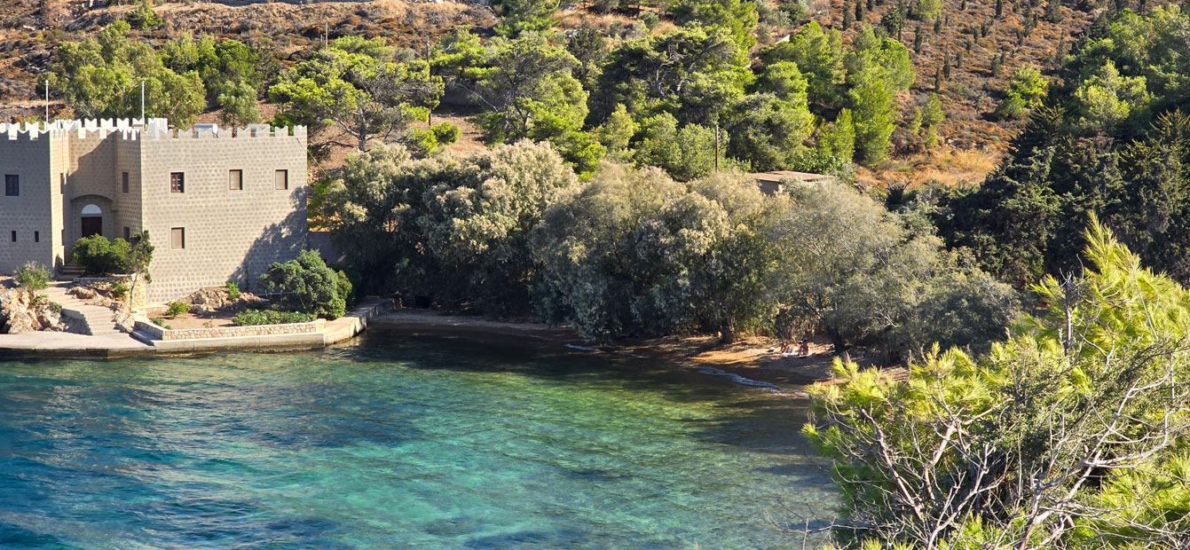 A Grikos, voici une autre petite plage cachée près Monastère d'Agios Nektarios