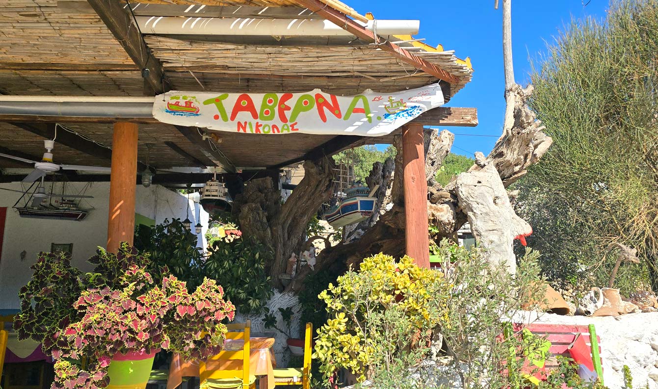 L'île d'Arki, près de Patmos : taverne Nicolas
