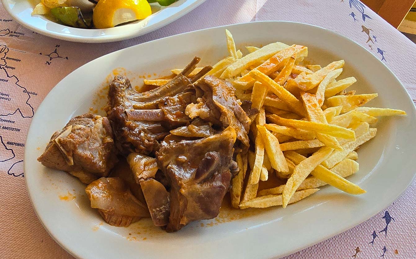 L'île d'Arki, près de Patmos : taverne Nicolas