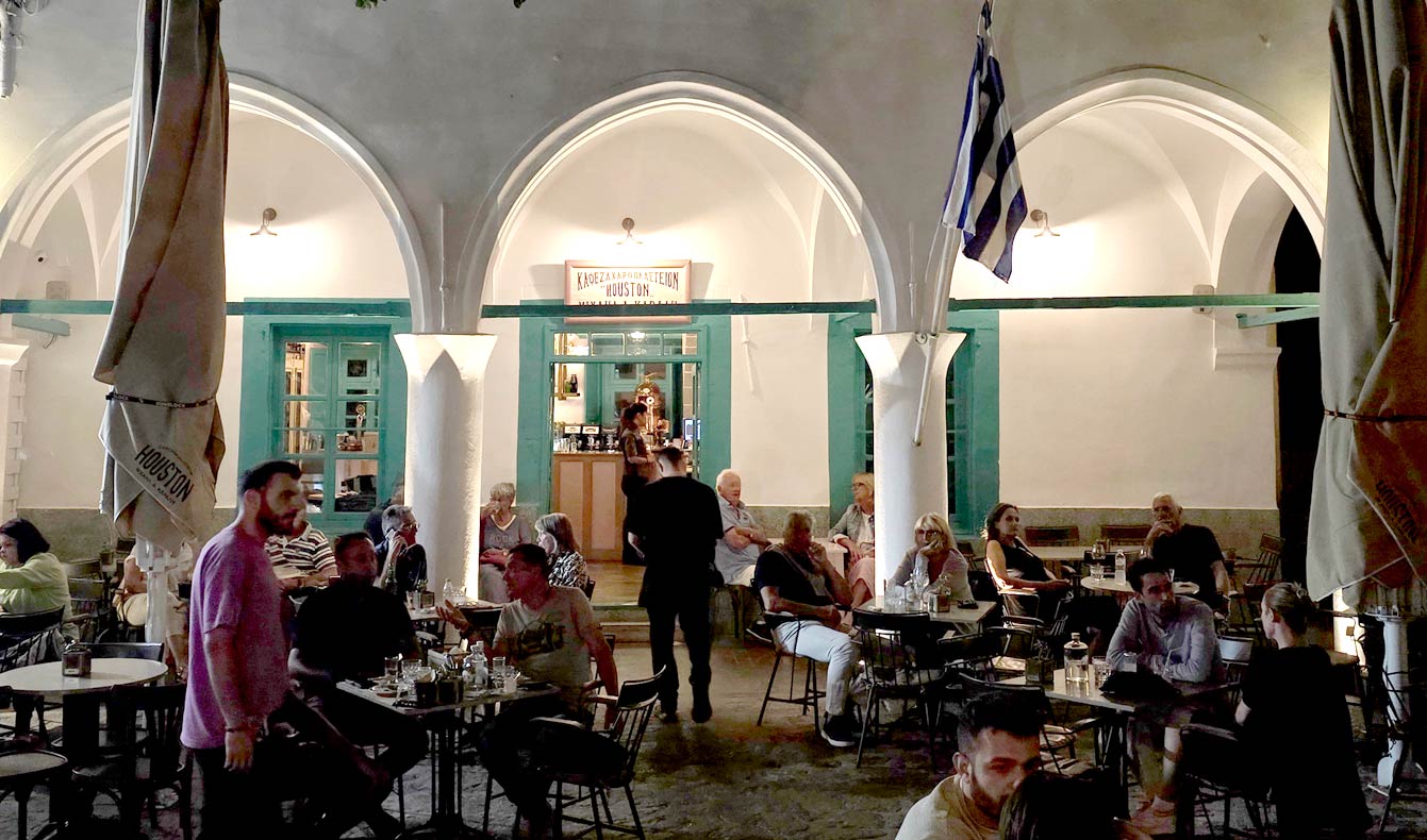 Devanture Café Houston à Patmos