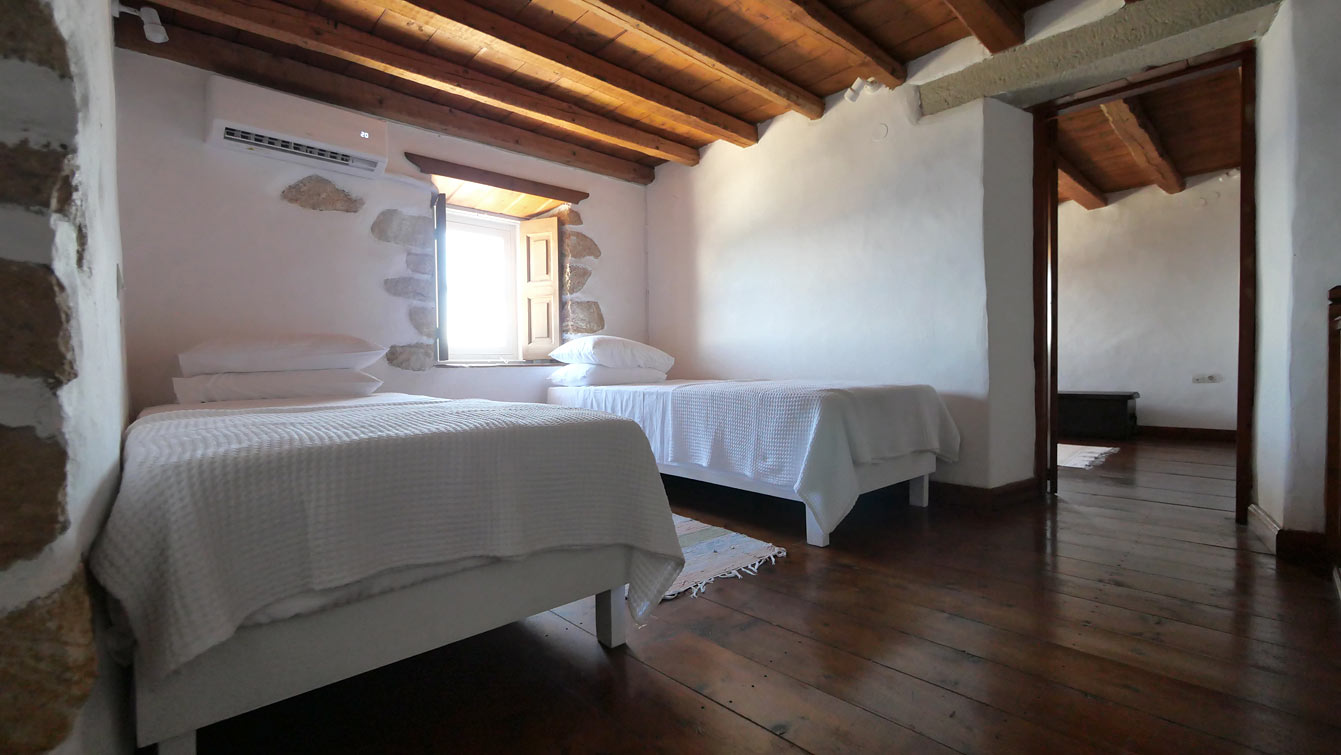 A l'étage, visite des autres chambres : Eirini Luxury Hotel Villas Patmos 