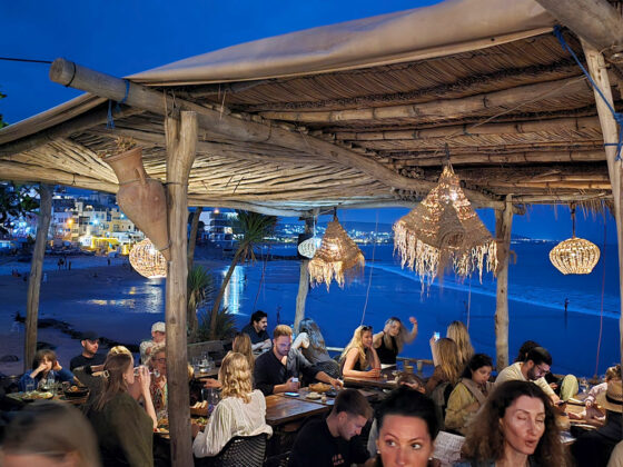 taghazout, la nuit, adiner au bord de l'océan